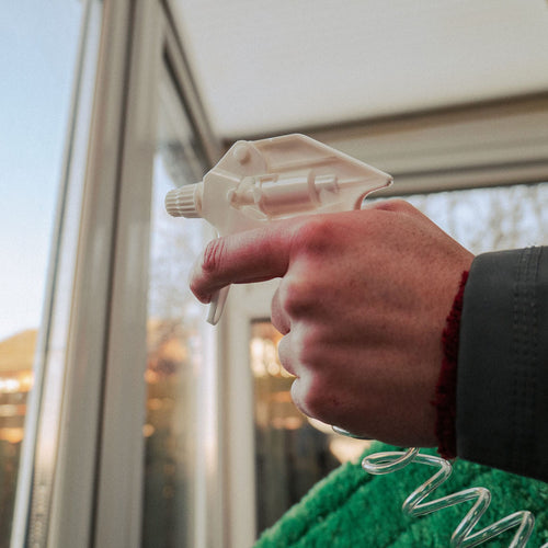 Unger Sprayer On A Belt Indoor Cleaning