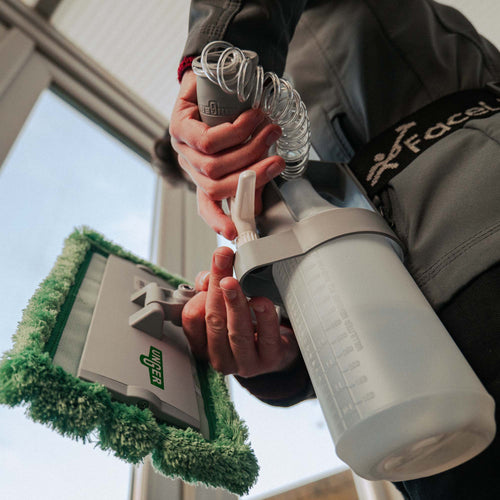 Unger Sprayer On A Belt Indoor Cleaning
