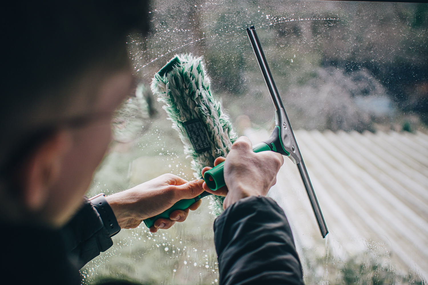 Traditional vs. Pure Water Window Cleaning