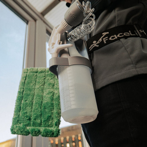 Unger Sprayer On A Belt Indoor Cleaning