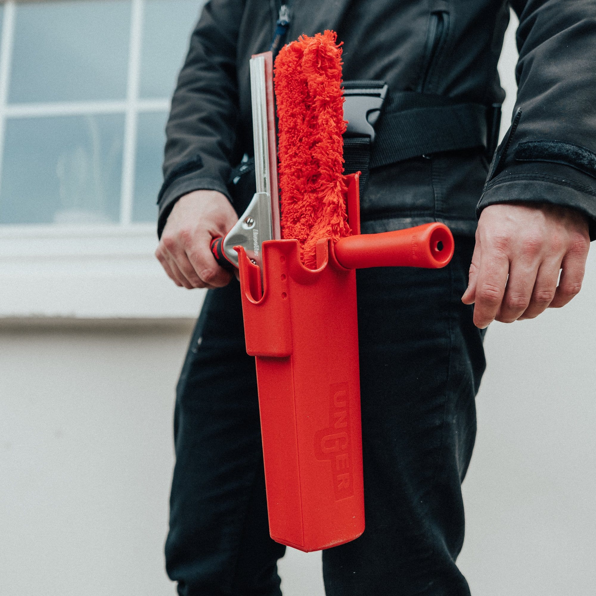 FaceLift® FireBlade Red Bucket On A Belt Window Cleaning Window